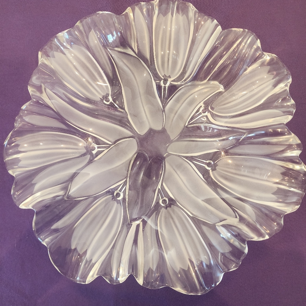 Glass bowl with Frosted tulip pattern